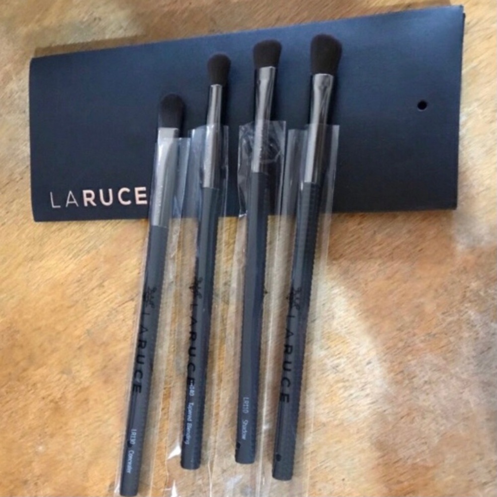 💜 2/$29! Laruce Beauty Eyeshadow Brush Set of 4 in Black & Silver *BNIP